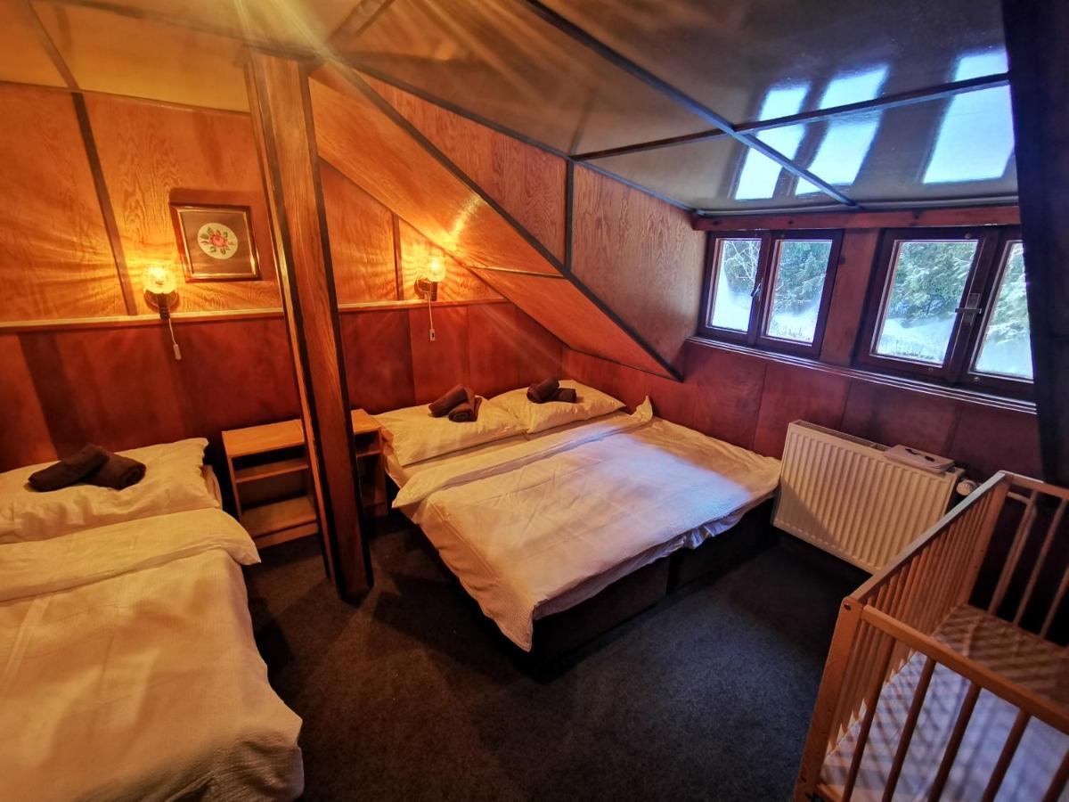 Chata Pod Studnicnou Pec pod Snezkou Bagian luar foto