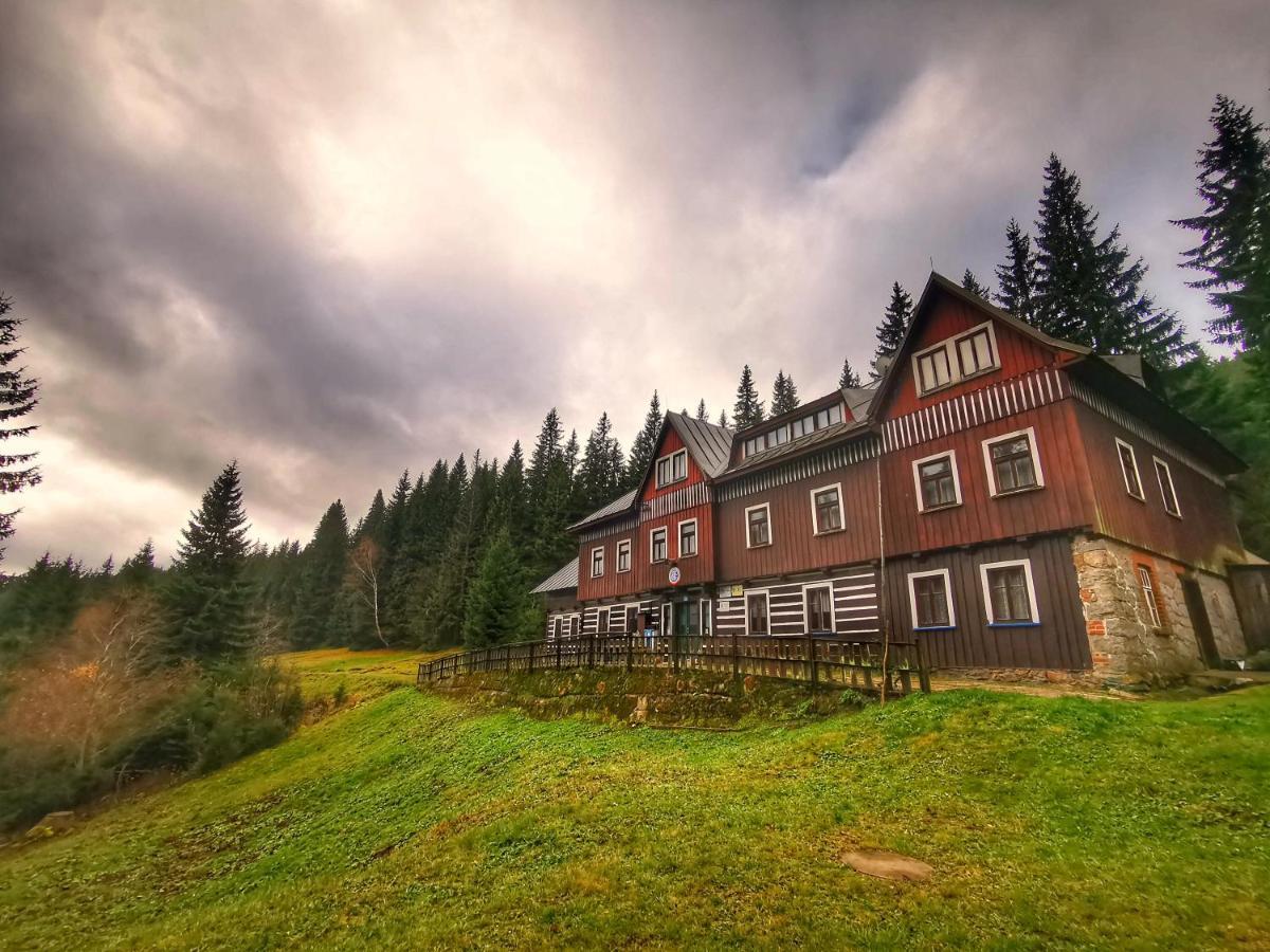 Chata Pod Studnicnou Pec pod Snezkou Bagian luar foto