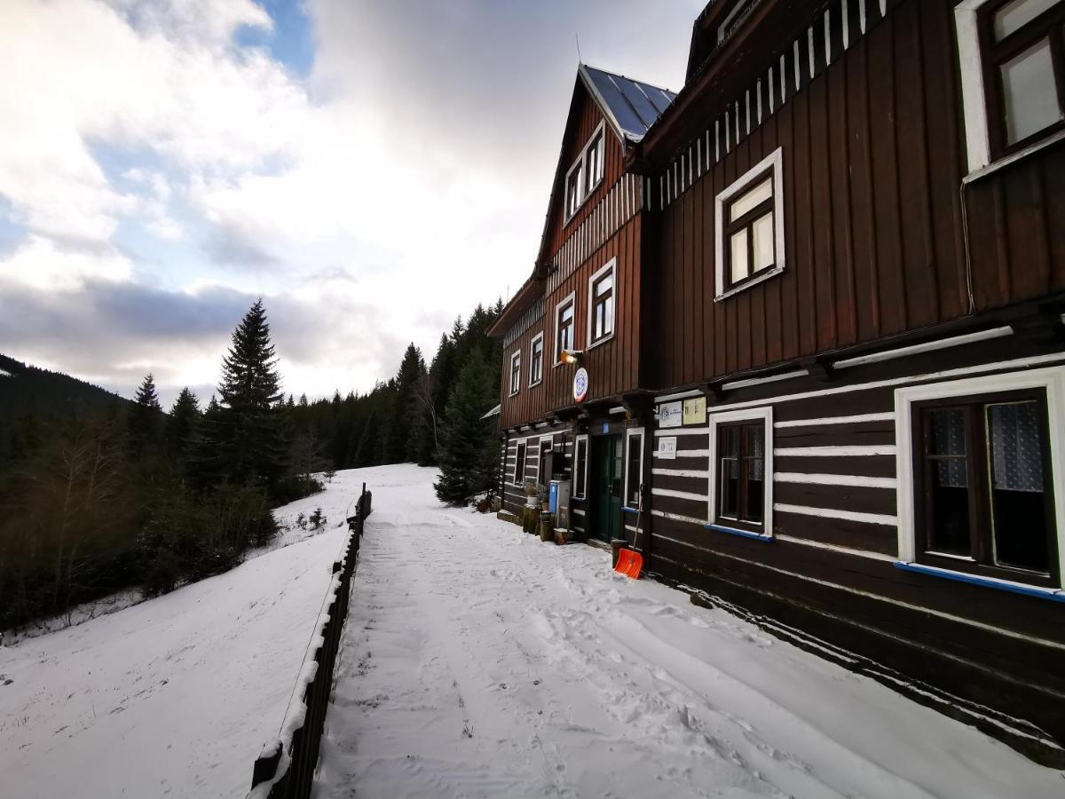 Chata Pod Studnicnou Pec pod Snezkou Bagian luar foto