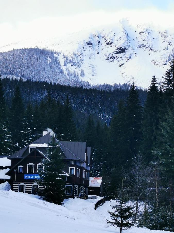 Chata Pod Studnicnou Pec pod Snezkou Bagian luar foto