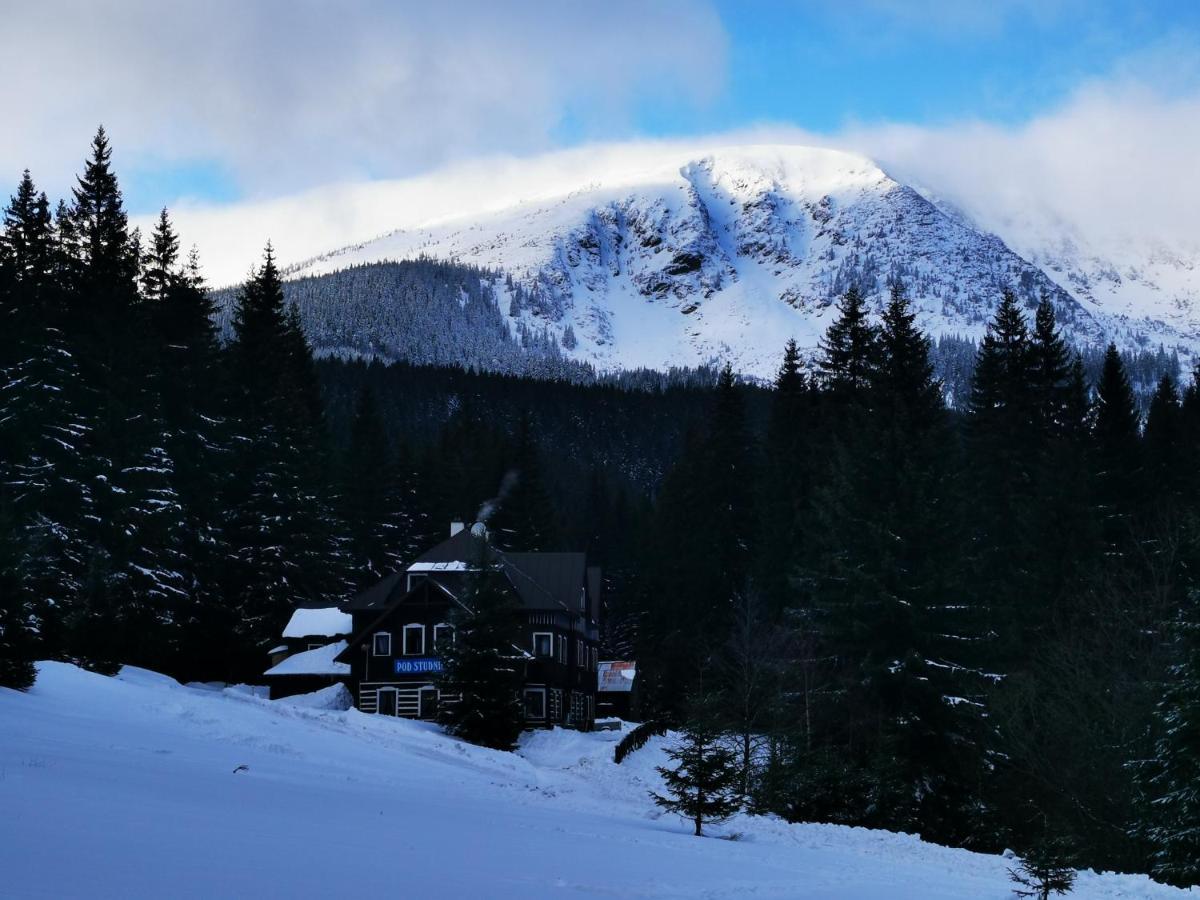 Chata Pod Studnicnou Pec pod Snezkou Bagian luar foto